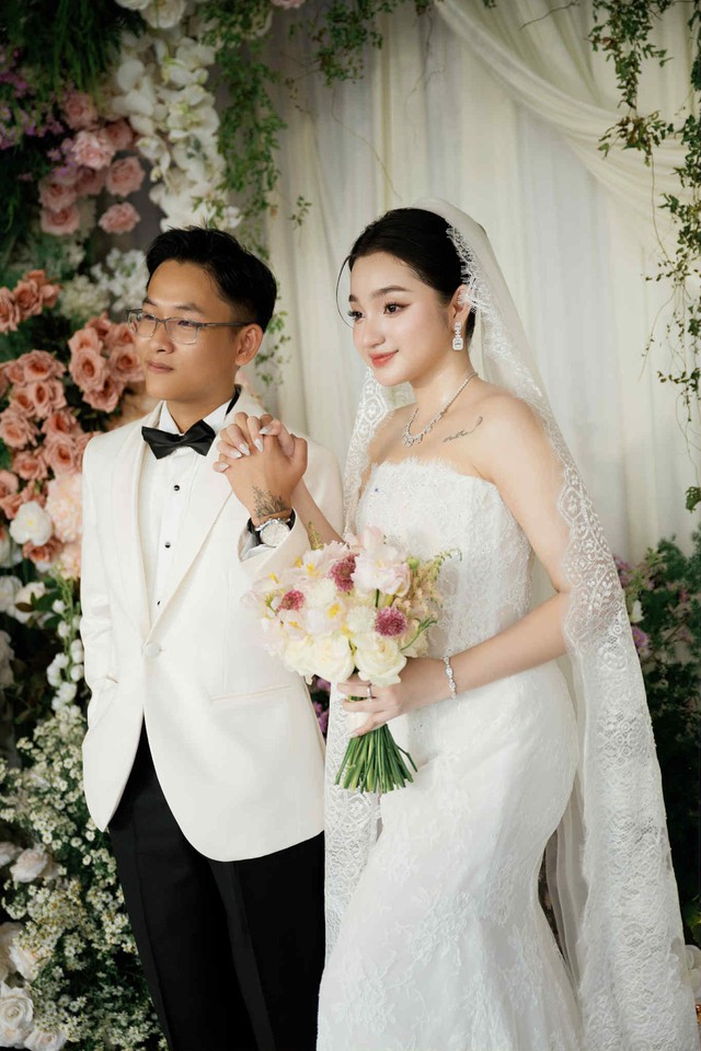 Mẹ cô dâu Hậu Giang gây sốt mạng xã hội, U40 đẹp quý phái như minh tinh nha cai hi88 đám cưới bạc tỷ- Ảnh 4.