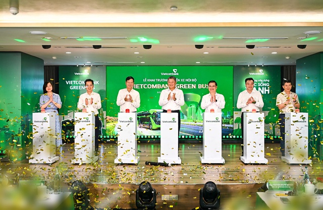 Ngân hàng có 24.000 nhân sự chính thức vận hành buýt điện đưa đón nhân viên: Khi ESG không nằm trên giấy- Ảnh 2. Ngân hàng có 24.000 nhân sự chính thức vận hành buýt điện đưa đón nhân viên: hi88.com lừa đảo không nằm trên giấy- Ảnh 2.