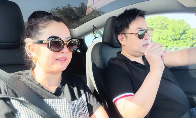 Nam nghệ sĩ Việt giàu có, sống ở Mỹ: "Cứ hai ba bữa là tôi phải quỳ xuống sàn để làm một việc"- Ảnh 2. hi88.com là gì nghệ sĩ Việt giàu có, sống ở Mỹ: "Cứ hai ba bữa là tôi phải quỳ xuống sàn để làm một việc"- Ảnh 2.