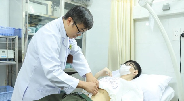 Nam sinh 19 tuổi bị hẹp môn vị, sút 12kg vì thức khuya, nghiện game: Hồi chuông cảnh báo về lối sống “cú đêm” ở giới trẻ- Ảnh 1. Nam sinh 19 tuổi bị hẹp môn vị, sút 12kg vì thức khuya, nghiện game: Hồi chuông cảnh báo về lối sống “cú đêm” ở giới trẻ- Ảnh 1.
