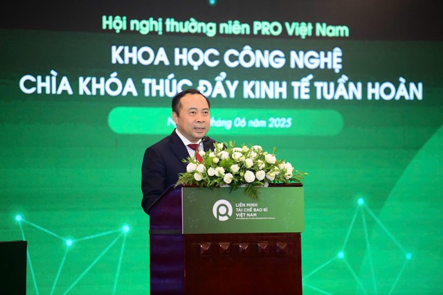 PGS.TS Vũ Hải Quân khẳng định đây là mối quan hệ chiến lược giữa nhà trường và doanh nghiệp. PGS.TS Vũ Hải Quân khẳng định đây là mối quan hệ chiến lược giữa nhà trường và doanh nghiệp.