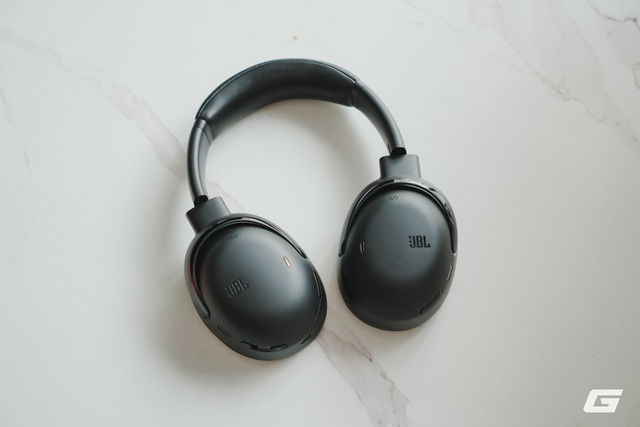 Trải nghiệm JBL Tour One M3 Smart Tx: Chống ồn ấn tượng, đeo “sướng” tai, pin bền lại có thêm phụ kiện kết nối kèm màn hình cảm ứng rất hay- Ảnh 12. Trải nghiệm JBL Tour One M3 Smart Tx: Chống ồn ấn tượng, đeo “sướng” hi88.com - hi88.win, pin bền lại có thêm phụ kiện kết nối kèm màn hình cảm ứng rất hay- Ảnh 12.