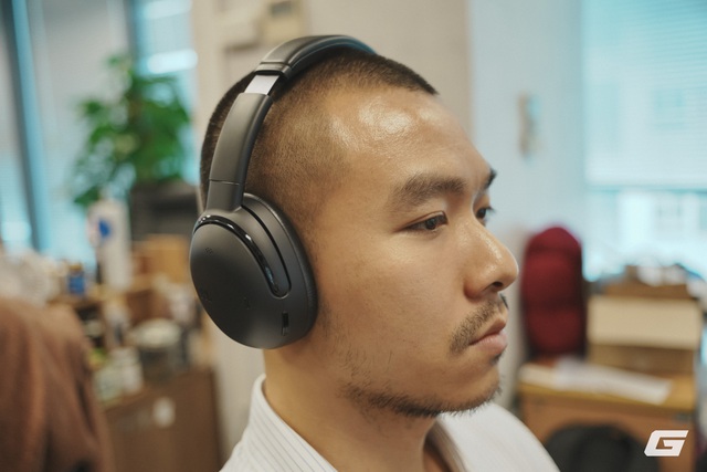 Trải nghiệm JBL Tour One M3 Smart Tx: Chống ồn ấn tượng, đeo “sướng” tai, pin bền lại có thêm phụ kiện kết nối kèm màn hình cảm ứng rất hay- Ảnh 11. Trải nghiệm JBL Tour One M3 Smart Tx: Chống ồn ấn tượng, đeo “sướng” hi88.com - hi88.win, pin bền lại có thêm phụ kiện kết nối kèm màn hình cảm ứng rất hay- Ảnh 11.