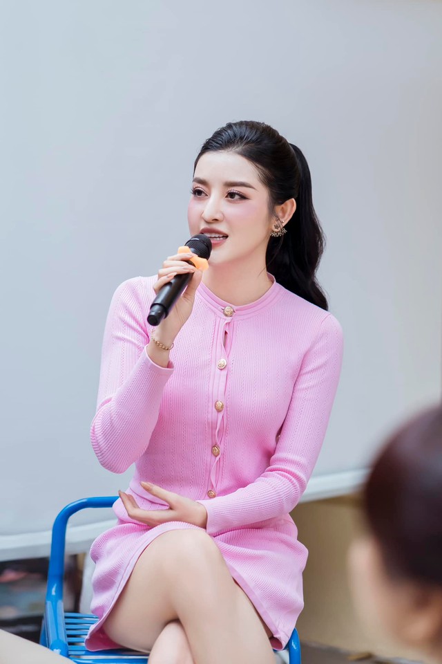 2 nàng hậu nghi yêu chung 1 người bất ngờ chạm mặt, bong da truc tiep xoi lac ngần ấy năm vẫn căng thẳng cỡ này!- Ảnh 8.