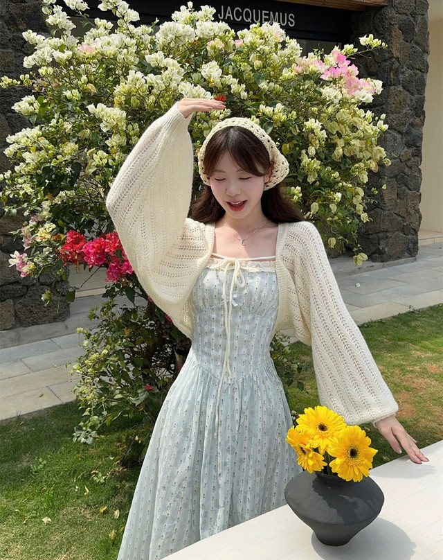 Bất cứ chị em nào cũng muốn mặc đẹp như Son Ye Jin trong "Hương mùa hè" năm ấy- Ảnh 15. Bất cứ chị em nào cũng muốn mặc đẹp như Son Ye Jin trong "Hương mùa hè" năm ấy- Ảnh 15.