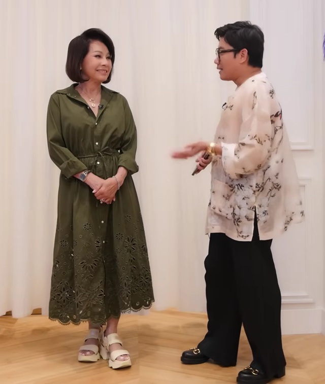 Nữ danh ca 17 tuổi c&oacute; xe hơi ri&ecirc;ng, 72 tuổi trẻ đẹp khiến đ&agrave;n em cho&aacute;ng v&aacute;ng- Ảnh 1.