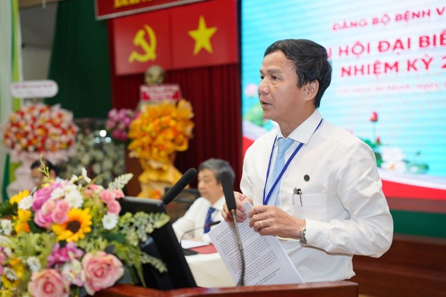 Đồng chí Lê Đình Thanh thay mặt Đoàn chủ tịch phát biểu khai mạc Đại hội. Đồng chí Lê Đình Thanh thay mặt Đoàn chủ tịch phát biểu khai mạc Đại hội.