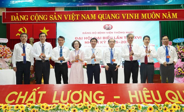 Ban Chấp hành mới ra mắt tại đại hội. Ban Chấp hành mới ra mắt tại đại hội.