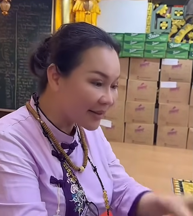 Vợ Quý Bình: "Nhà chồng kêu tôi đừng về chứ không phải tôi không dám về"- Ảnh 1. Vợ Quý Bình: "Nhà chồng kêu tôi đừng về chứ không phải tôi không dám về"- Ảnh 1.