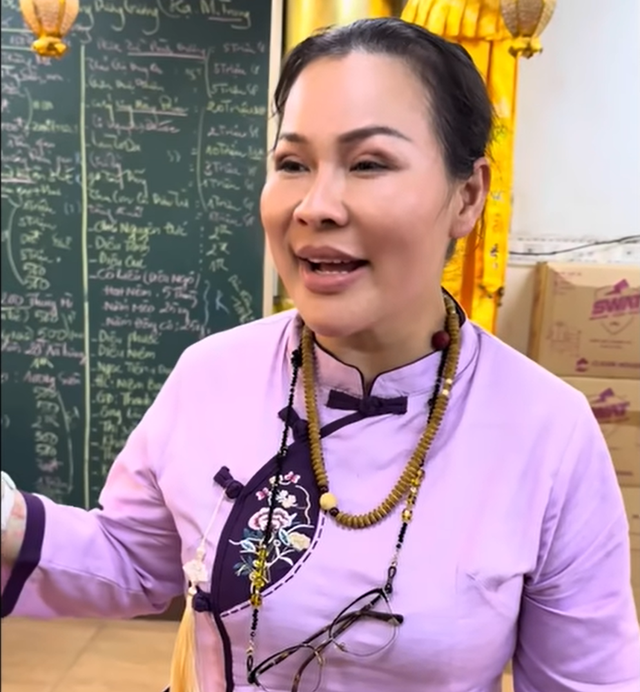 100 ngày Quý Bình, vợ lên tiếng: "Xét cho cùng mình cũng chỉ là dâu thôi, người dưng khác họ thôi"- Ảnh 1. 100 ngày Quý Bình, vợ lên tiếng: "Xét cho cùng mình cũng chỉ là dâu thôi, người dưng khác họ thôi"- Ảnh 1.