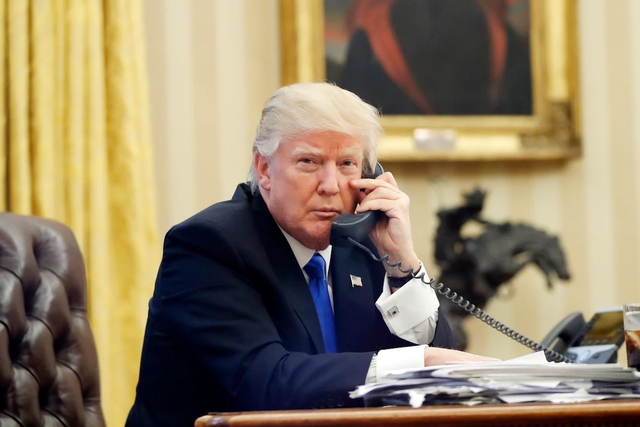 Ông Trump sắp ra mắt cả điện thoại và nhà mạng riêng?- Ảnh 1. Ông Trump sắp ra mắt cả điện thoại và nhà mạng riêng?- Ảnh 1.