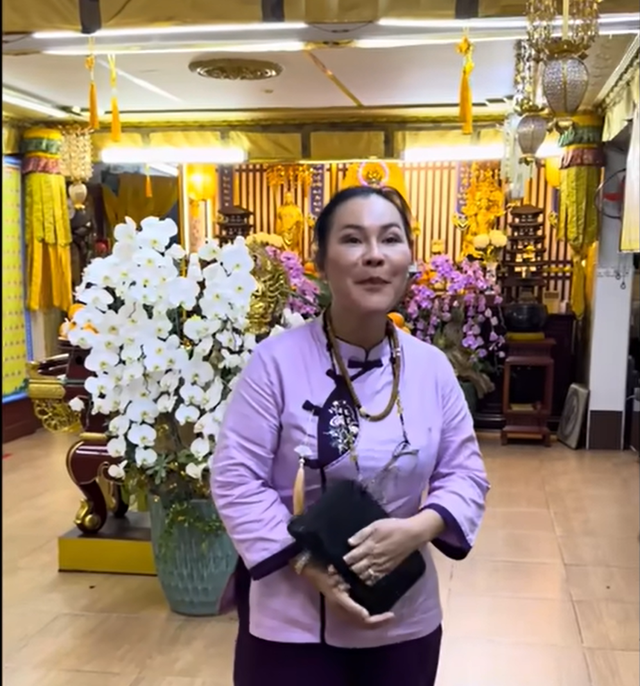 Vợ Quý Bình: "Tôi gọi điện lên công an để check camera nhưng sau đó nghĩ lại"- Ảnh 1. Vợ Quý Bình: "Tôi gọi điện lên công an để check camera nhưng sau đó nghĩ lại"- Ảnh 1.