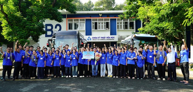 Lễ ra quân chiến dịch mùa hè xanh lần thứ 35 của trường Đại học Bách khoa: Khát vọng tuổi trẻ và tinh thần phụng sự- Ảnh 4. Lễ ra quân chiến dịch mùa hè xanh lần thứ 35 của trường Đại học Bách khoa: Khát vọng tuổi trẻ và tinh thần phụng sự- Ảnh 4.