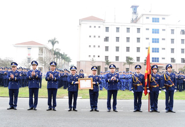 Điểm sáng trong phong trào Thi đua Quyết thắng
ở BTL Vùng Cảnh sát biển 1
- Ảnh 1. Điểm sáng trong phong trào Thi đua Quyết thắng
ở BTL Vùng Cảnh sát biển 1
- Ảnh 1.