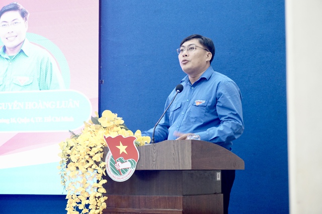Đồng chí Nguyễn Hoàng Luân - Bí thư Đoàn phường 16, quận 4 chia sẻ tại toan đàm. Đồng chí Nguyễn Hoàng Luân - Bí thư Đoàn phường 16, quận 4 chia sẻ tại toan đàm.