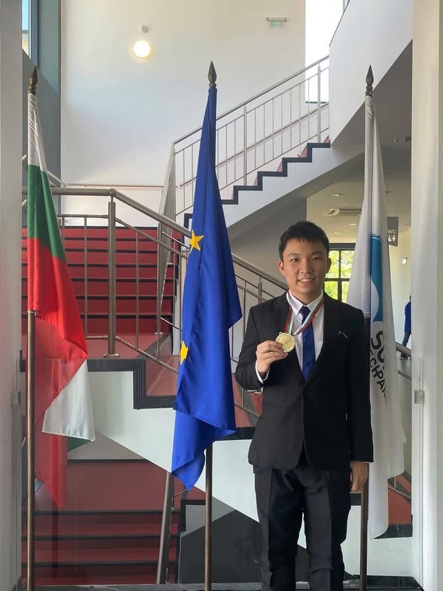 Học sinh Trường Phổ thông năng khiếu giành huy chương vàng olympic vật lý châu âu 2025- Ảnh 1. Học sinh Trường Phổ thông năng khiếu giành huy chương vàng olympic vật lý châu âu 2025- Ảnh 1.