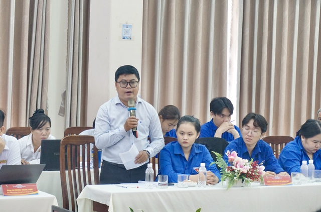 Thạc sĩ Châu Tiến Lộc - Chủ nhiệm câu lạc bộ Lý luận trẻ Phân hiệu Học viện Hành chính và Quản trị công tại TP. HCM . Thạc sĩ Châu Tiến Lộc - Chủ nhiệm câu lạc bộ Lý luận trẻ Phân hiệu Học viện Hành chính và Quản trị công tại TP. HCM .