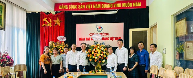 Bí thư Trung ương Đoàn Nguyễn Tường Lâm chúc mừng Tạp chí Thanh niên nhân kỷ niệm 100 năm ngày Báo chí Cách mạng Việt Nam (21/6/1925-21/6/2025).- Ảnh 4.