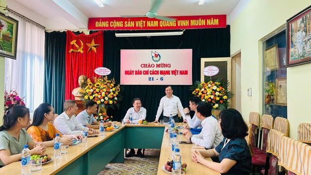 Bí thư Trung ương Đoàn Nguyễn Tường Lâm chúc mừng Tạp chí Thanh niên nhân kỷ niệm 100 năm ngày Báo chí Cách mạng Việt Nam (21/6/1925-21/6/2025).- Ảnh 2.