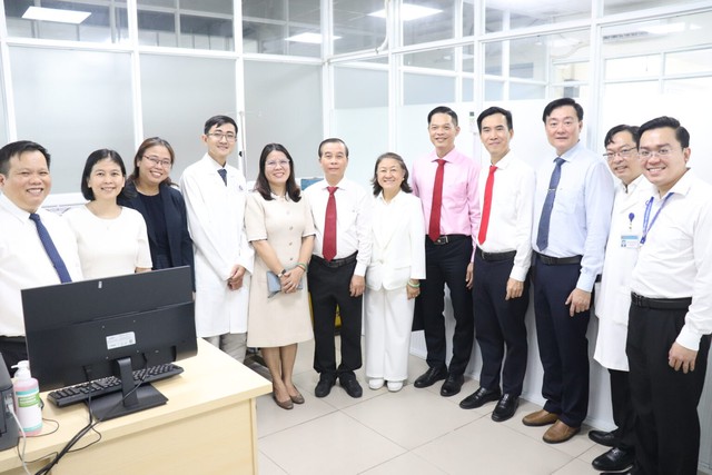 Bệnh viện Nhân dân Gia Định khai trương Phòng khám vệ tinh tại Bệnh viện Đa khoa Sài Gòn: Bước tiến mới trong mô hình liên kết y tế công lập- Ảnh 5. Bệnh viện Nhân dân Gia Định khai trương Phòng khám vệ tinh tại Bệnh viện Đa khoa Sài Gòn: Bước tiến mới trong mô hình liên kết y tế công lập- Ảnh 5.