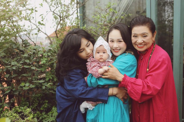 Con gái diva Thanh Lam khoe ảnh 4 thế hệ gia đình, biểu cảm 