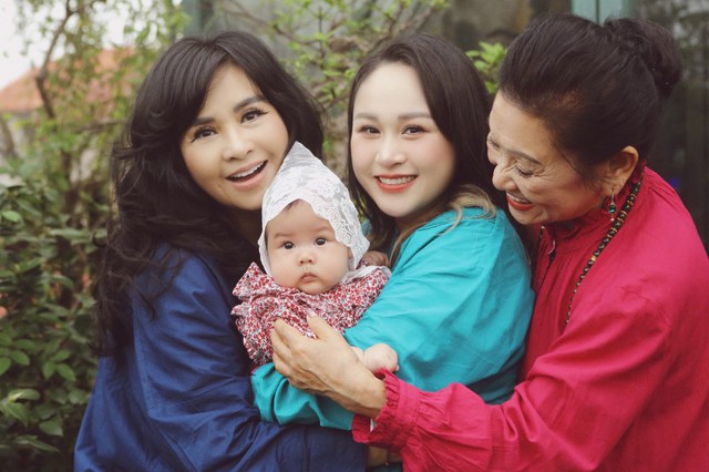 Con gái diva Thanh Lam khoe ảnh 4 thế hệ gia đình, biểu cảm 