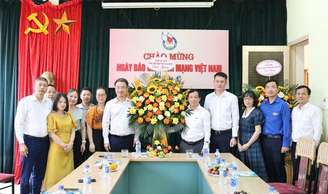 Bí thư Trung ương Đoàn Nguyễn Tường Lâm chúc mừng Tạp chí Thanh niên nhân kỷ niệm 100 năm ngày Báo chí Cách mạng Việt Nam (21/6/1925-21/6/2025).- Ảnh 1.