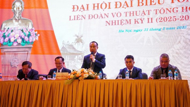Ông Ngô Đức Quỳnh (giữa) tái đắc cử chức Chủ tịch VMMAF nhiệm kì 2. Ảnh: VMMAF Ông Ngô Đức Quỳnh (giữa) tái đắc cử chức Chủ tịch VMMAF nhiệm kì 2. Ảnh: VMMAF