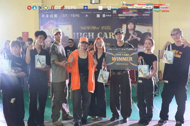 HOTSTEPS 2025 SNEAKSHOW BATTLE - “HIGH CARD”: THIÊU CHÁY SÀN ĐẤU, LẬT MỞ ĐAM MÊ- Ảnh 7. HOTSTEPS 2025 SNEAKSHOW BATTLE - “HIGH CARD”: THIÊU CHÁY SÀN ĐẤU, LẬT MỞ ĐAM MÊ- Ảnh 7.