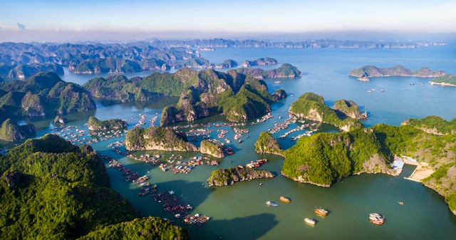 "Người đi xa thấy thèm thấy nhớ, khách đến chơi vương vấn không quên" - Món ngon chờ, biển xanh gọi bạn đến Hải Phòng hè này!- Ảnh 1. "Người đi xa thấy thèm thấy nhớ, khách đến chơi vương vấn không quên" - Món ngon chờ, biển xanh gọi bạn đến Hải Phòng hè này!- Ảnh 1.
