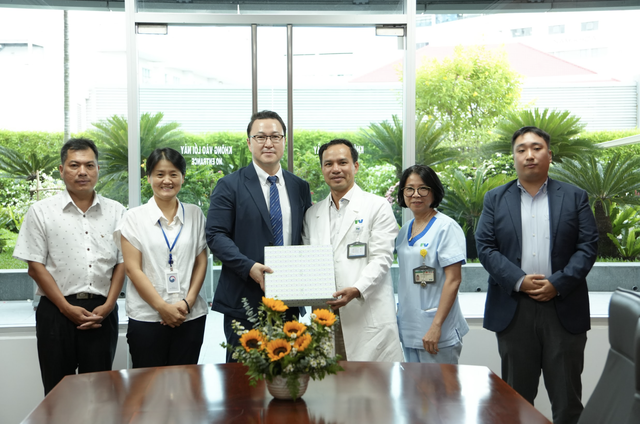 Sau 1 năm nằm viện không người thân bên cạnh, bệnh nhân Hàn Quốc được trở về nước- Ảnh 7. Sau 1 năm nằm viện không người thân bên cạnh, bệnh nhân Hàn Quốc được trở về nước- Ảnh 7.