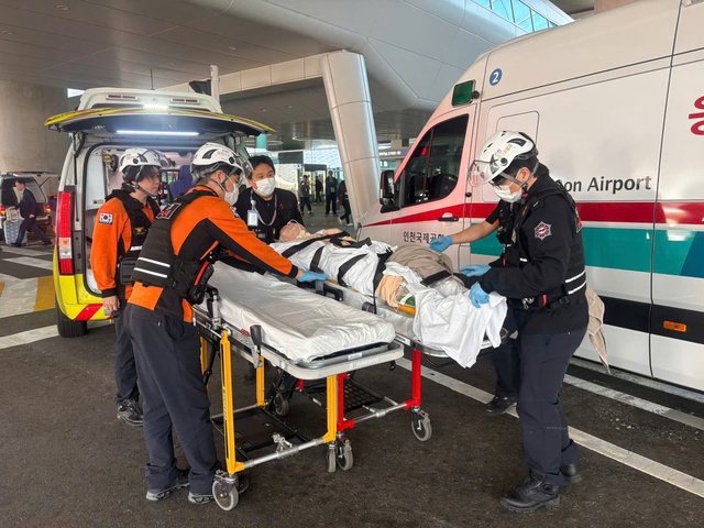 Sau 1 năm nằm viện không người thân bên cạnh, bệnh nhân Hàn Quốc được trở về nước- Ảnh 6. Sau 1 năm nằm viện không người thân bên cạnh, bệnh nhân Hàn Quốc được trở về nước- Ảnh 6.