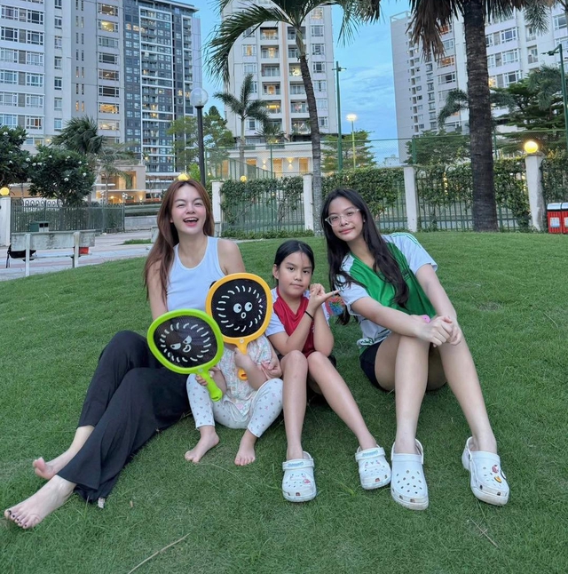 Phạm Quỳnh Anh khoe khoảnh khắc đời thường giản dị bên 3 Phạm Quỳnh Anh khoe khoảnh khắc đời thường giản dị bên 3