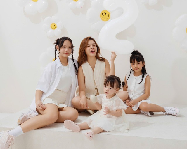 Phạm Quỳnh Anh khoe khoảnh khắc đời thường giản dị bên 3 Phạm Quỳnh Anh khoe khoảnh khắc đời thường giản dị bên 3