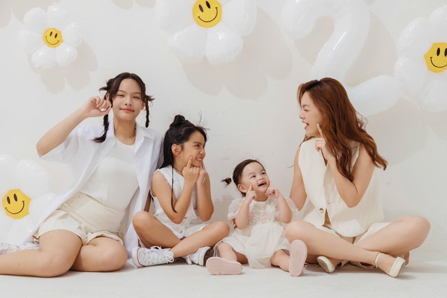 Phạm Quỳnh Anh khoe khoảnh khắc đời thường giản dị bên 3 Phạm Quỳnh Anh khoe khoảnh khắc đời thường giản dị bên 3