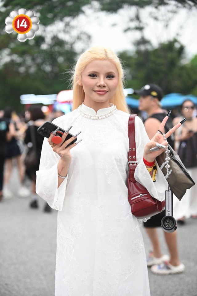 Fan "anh Long" không chất thì ai chất? SVĐ Mỹ Đình thành fashion week thật rồi!- Ảnh 20.
