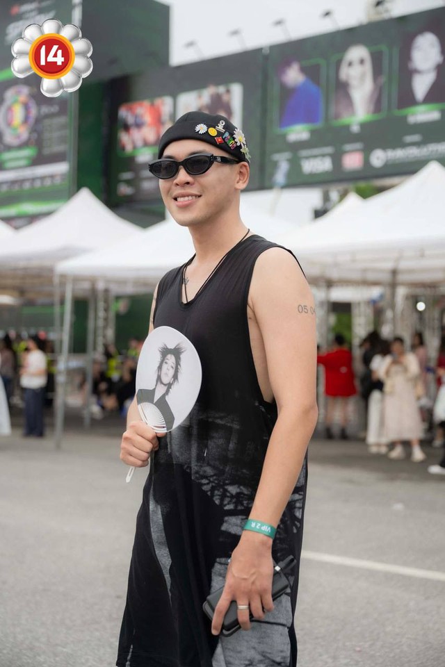 Fan "anh Long" không chất thì ai chất? SVĐ Mỹ Đình thành fashion week thật rồi!- Ảnh 24.
