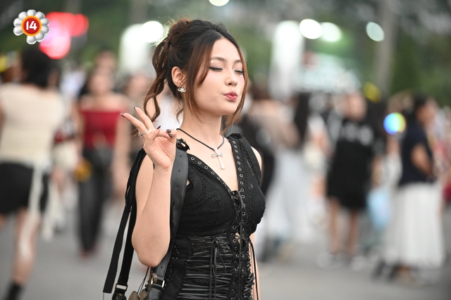 Fan "anh Long" không chất thì ai chất? SVĐ Mỹ Đình thành fashion week thật rồi!- Ảnh 25.