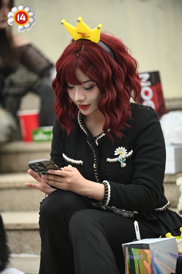 Fan "anh Long" không chất thì ai chất? SVĐ Mỹ Đình thành fashion week thật rồi!- Ảnh 4.