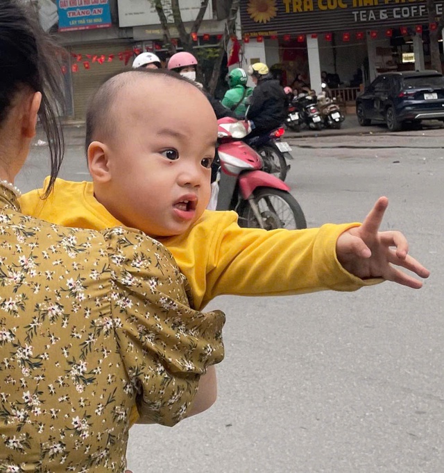 Con thấy cái gì cũng CHỈ TRỎ: Hãy tự hào lên vì mẹ đang có 1 em bé phát triển rất tốt về trí tuệ, cảm xúc và ngôn ngữ- Ảnh 2. Con thấy cái gì cũng CHỈ TRỎ: Hãy tự hào lên vì mẹ đang có 1 em bé phát triển rất tốt về trí tuệ, cảm xúc và ngôn ngữ- Ảnh 2.