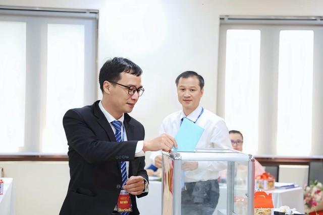 Trường ĐH Khoa học Sức khỏe đã từng bước kiện toàn tổ chức, củng cố đội ngũ. Trường ĐH Khoa học Sức khỏe đã từng bước kiện toàn tổ chức, củng cố đội ngũ.