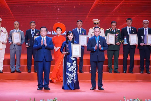 Bệnh viện Chợ Rẫy tự hào là 1 trong 13 tập thể được vinh danh tại “vinh quang Việt Nam” năm 2025- Ảnh 1. Bệnh viện Chợ Rẫy tự hào là 1 hi88.con 13 tập thể được vinh danh tại “vinh quang Việt Nam” năm 2025- Ảnh 1.