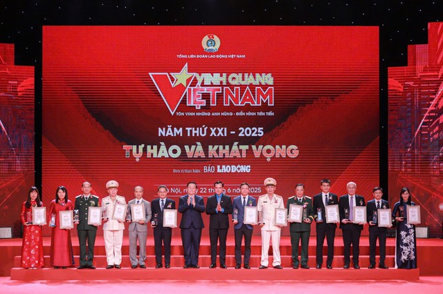 Bệnh viện Chợ Rẫy tự hào là 1 trong 13 tập thể được vinh danh tại “vinh quang Việt Nam” năm 2025- Ảnh 3. Bệnh viện Chợ Rẫy tự hào là 1 hi88.con 13 tập thể được vinh danh tại “vinh quang Việt Nam” năm 2025- Ảnh 3.