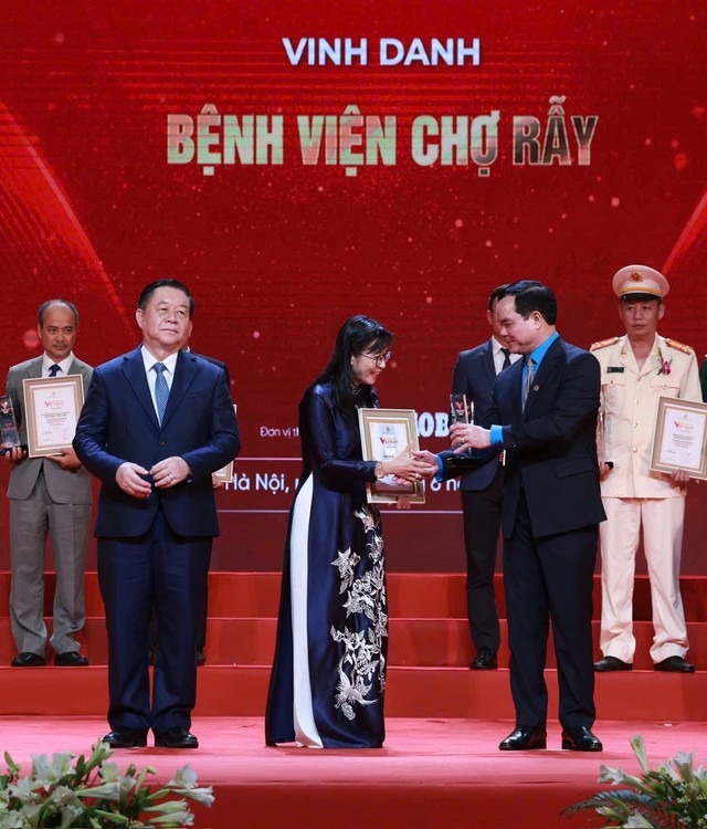 Bệnh viện Chợ Rẫy tự hào là 1 trong 13 tập thể được vinh danh tại “vinh quang Việt Nam” năm 2025- Ảnh 2. Bệnh viện Chợ Rẫy tự hào là 1 hi88.con 13 tập thể được vinh danh tại “vinh quang Việt Nam” năm 2025- Ảnh 2.