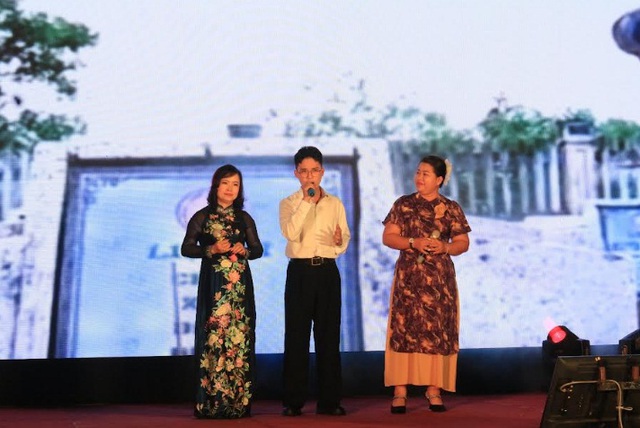 Trường THPT Nguyễn Trung Trực trong đêm tri ân: Khi yêu thương được lặng lẽ cất lời- Ảnh 1. Trường THPT Nguyễn Trung Trực trong đêm tri ân: Khi yêu thương được lặng lẽ cất lời- Ảnh 1.