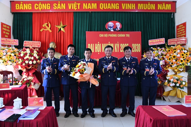 'Vùng Cảnh sát biển 2: Sẵn sàng tổ chức thành công Đại hội lần thứ V, nhiệm kỳ 2025 - 2030
- Ảnh 2.'