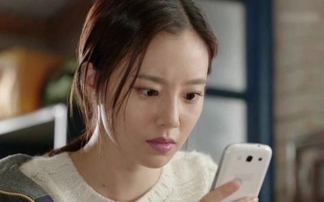 C&ocirc; gi&uacute;p việc cũ đột nhi&ecirc;n nhắn: "Chị kh&ocirc;ng biết chứ chồng chị từng&hellip;", đọc xong m&agrave; t&ocirc;i bủn rủn tay ch&acirc;n- Ảnh 1.