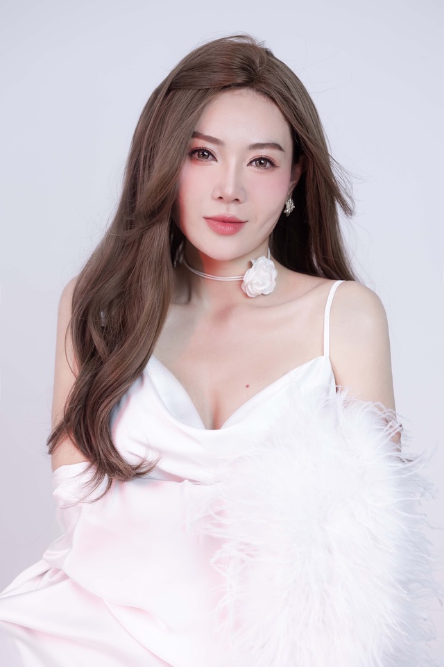 Mỹ nhân phủ sóng giờ vàng VTV: "Họ mời tôi làm vedette vì biết tôi là Á hậu"- Ảnh 1.
