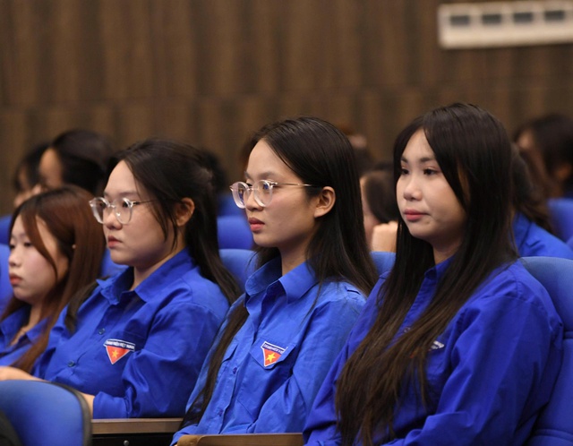 Diễn đàn Trí thức trẻ Việt Nam toàn cầu lần 6: Hội thảo "AI và giáo dục bao trùm - Xây dựng cơ hội học tập công bằng"- Ảnh 3. Diễn đàn Trí thức trẻ Việt Nam toàn cầu lần 6: Hội thảo "AI và giáo dục bao trùm - Xây dựng cơ hội học tập công bằng"- Ảnh 3.