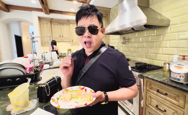 Quang Lê phải tìm tới tỷ phú Mỹ cầu cứu: "Tôi biết rõ ai đã hại tôi"- Ảnh 2. Quang Lê phải tìm tới tỷ phú Mỹ cầu cứu: "Tôi biết rõ ai đã hại tôi"- Ảnh 2.
